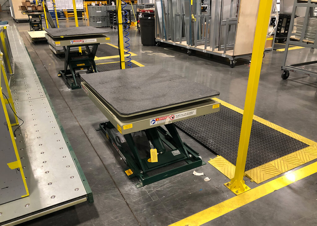 LS Lift Tables with Manual Turntable