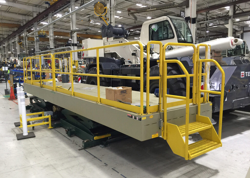 Worker Platform Lift with Stairs